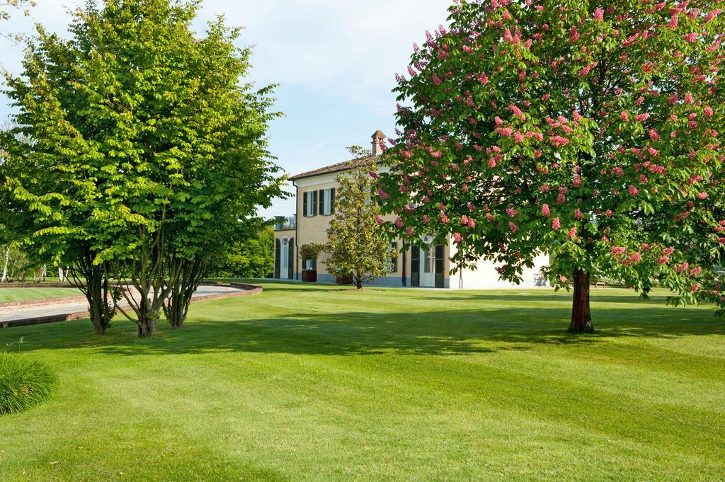 Relais 23 Hotel & Ristorante Castelnuovo Belbo Exterior photo