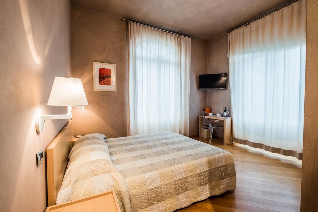 Relais 23 Hotel & Ristorante Castelnuovo Belbo Exterior photo
